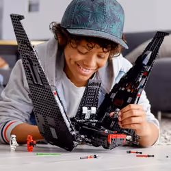 LEGO Star Wars: The Rise of Skywalker Kylo Rens Shuttle 75256 Star War