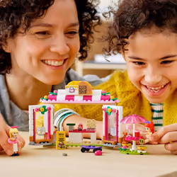 LEGO Friends Heartlake City Park Caf? 41426 Building Toy  Outdoor Caf? Set Inspires Role Play and Includes 2 Buildable Mini-Doll Figures  Great Gift f
