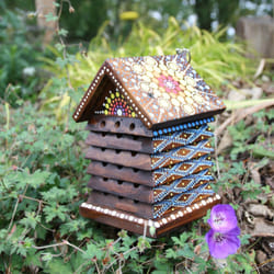 Wildlife Community ARTBEE Freestanding Wood