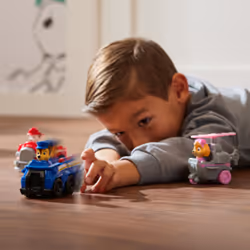 PAW Patrol : Deluxe Rescue Racers Triple Pack, Chase, Marshal & Skye Toy Cars with Pull-Back & Go, Kids Toys for Boys & Girls Ages 3 & up - Additional view 7