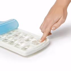 OXO Good Grips No-Spill Ice Cube Tray - Additional view 6