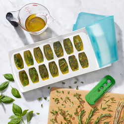 OXO Good Grips No-Spill Ice Cube Tray - Additional view 9