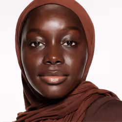 Shiseido RevitalEssence Skin Glow Foundation SPF 30  560 Obsidian - Buildable  Medium Coverage - 24-HR Hydration & 12-HR Wear - Transfer  Crease & Fad