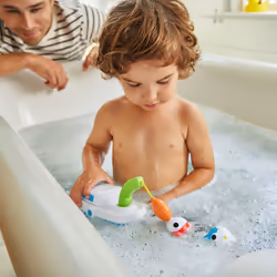 Munchkin Deep Sea Fishin Toddler Bath Toy and Game with Magnetic Fish  Boat  and Rod
