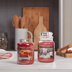 Yankee Candle Scented Candle | Christmas Garland Large Jar Candle | Burn Time: Up to 150 Hours