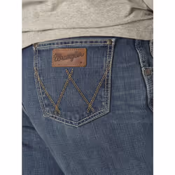 Wrangler Men's Retro Relaxed Fit Boot Cut Jean  Rocky Top  34W x 30L