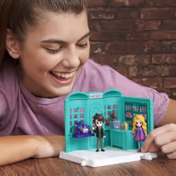 Wizarding World Harry Potter, Magical Minis Honeydukes Sweet Shop with 2 Exclusive Figures and 5 Accessories, Kids Toys for Ages 6 and up