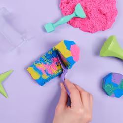 Kinetic Sand , Squish N’ Create Playset, with 13.5oz of Blue, Yellow, and Pink Play Sand, 5 Tools, Sensory Toys for Kids Ages 3 and Up - Additional view 6