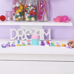 Gabby's Dollhouse Surprise Blind Mini Figure and Accessory Stand (Style May Vary), Kids Toys for Ages 3 and up - Additional view 5