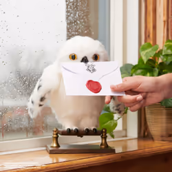 Wizarding World Harry Potter, Enchanting Hedwig Interactive Owl with Over 15 Sounds and Movements and Hogwarts Envelope, Kids Toys for Ages 5 and up - Additional view 4