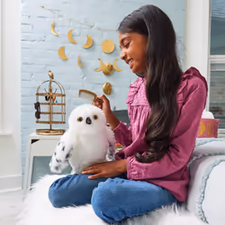 Wizarding World Harry Potter, Enchanting Hedwig Interactive Owl with Over 15 Sounds and Movements and Hogwarts Envelope, Kids Toys for Ages 5 and up - Additional view 8