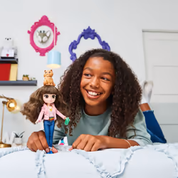 Wizarding World Harry Potter, 8-inch Brilliant Hermione Granger Doll Gift Set with 5 Accessories and 2 Outfits, Kids Toys for Ages 5 and up - Additional view 8