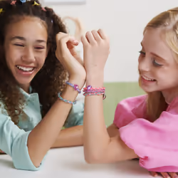 Cool Maker , KumiKreator Bead & Braider Friendship Necklace & Bracelet Making Kit (Packaging May Vary), Arts and Crafts Kids Toys for Ages 8 and up - Additional view 5