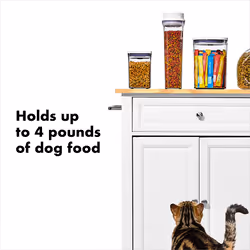 OXO Good Grips Pet Food Dispenser - 4.5 Qt/4.25 L |Ideal for up to 4lbs of Dog Food or 3.5lbs of Cat Food | Airtight Dog and Cat Food Storage Containe