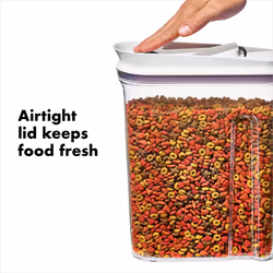 OXO Good Grips Pet Food Dispenser - 4.5 Qt/4.25 L |Ideal for up to 4lbs of Dog Food or 3.5lbs of Cat Food | Airtight Dog and Cat Food Storage Containe