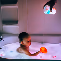 glo Lumi Light-Up Cubes Bath toy Violet