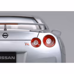 Tamiya Nissan GT-R R35 - 1/24 Scale Model Kit 24300