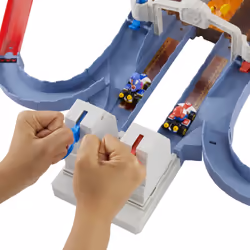 Hot Wheels Mario Kart Bowser’s Castle Chaos Track Set