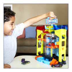Hot Wheels City Stunt & Splash Car Wash, play set