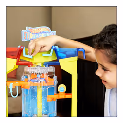 Hot Wheels City Stunt & Splash Car Wash, play set