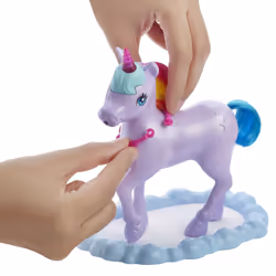 Barbie Dreamtopia This playset comes with a princess doll, a pet unicorn toy with colour-change features and 18 toy accessories. For ages 3+. - Additional view 8
