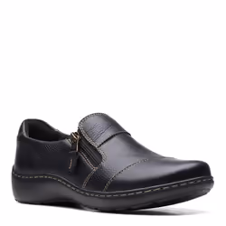 Clarks Women's Cora Harbor Loafer  Black Leather  8 Wide