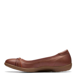 Clarks Women's Meadow Rae Ballet Flat  Tan Leather  11 Wide