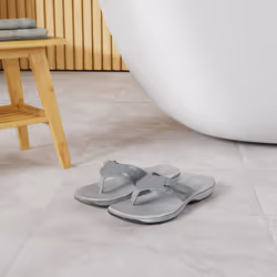 Clarks Women's Breeze Sea Flip-Flop  New Silver Synthetic  7