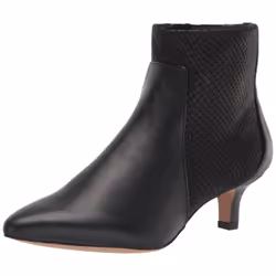 Clarks Women's Shondrah Boot Fashion Black 5.5