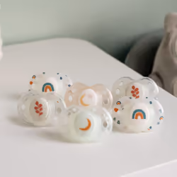 Tommee Tippee Time Glow in The Dark Pacifiers, Symmetrical Design, BPA-Free Time Glow in The Dark Pacifiers, Symmetrical Design, BPA-Free Silicone