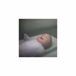 Maxi-Cosi Iora Air Co Sleeper Crib, All-Round Mesh Baby Bedside Crib, 0â6 Months (9 kg), Rocking Mode, 4 Incline & 5 Height Positions,