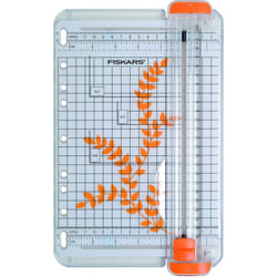 Fiskars Portable Surecut Paper Trimmer 22 cm - A5, With Cutting Line Guide, 1004637
