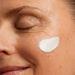 Clarins Nutri-Lumière SPF15 Day cream Face, Neck 50 ml - Additional view 4
