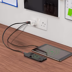 Lindy 30W USB Type A and C Charger UK Plug - Additional view 6