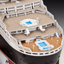 Revell Queen Mary 2 Passenger ship model Assembly kit 1:700 - Additional view 5