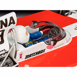 Revell 07739 Surtees TS16/03 1:32 Model Kit