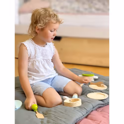 Small foot Crockery and Cookware Set Play Kitchen