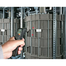 Testo 0560 8314 830-T4 Infrared Thermometer with 2-Point Laser Sighting / 30:1 Optic / Adjustable Limit Values / Alarm Function / Connection of
