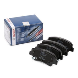 BOSCH 0 986 494 768 Brake pad set Low-Metallic with acoustic wear warning with anti-squeak plate KIA: CARENS 4, XCeed, Picanto III, HYUNDAI: Kona SUV
