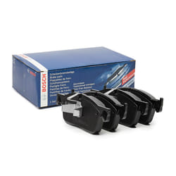 BOSCH 0 986 494 818 Brake pad set Low-Metallic with piston clip, with anti-squeak plate LAND ROVER: Discovery Sport, Range Rover Evoque