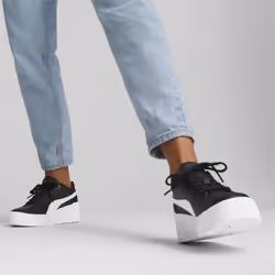 PUMA 390985_01_36 athletic shoes Female