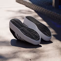 Adidas IH9995_560 athletic shoes White - Additional view 4