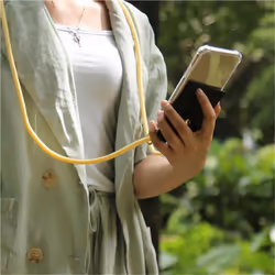 Cadorabo Lanyard Gold Necklace Case for Samsung Galaxy S10 4G TPU Silicone Cover Back Case - CREAM BEIGE