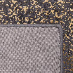 Viscose Area Rug 140 x 200 cm Grey and Gold ESEL