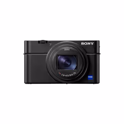 Pro features in a to-go packagePro-level features for both still shots and movies will meet the demands of professional photo ...