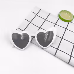 6 Heart-Shaped Sunglasses, Suitable for Beach Travel,