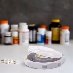 Automatic Pill Dispenser,28-Day Capacity, Sound & Light Alerts