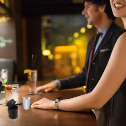 30Ml Stainless Steel Glass Cup with Leather Cover Bag for Home Bar