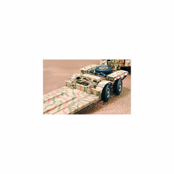 Tamiya 300035246Â âÂ 1: 35Â WWII Automotive 9Â Famo with Loader (12)