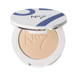 No7 Lift & Luminate Triple Action Powder - Light - Pressed Makeup Setting Powder for Face - Compact Setting Powder Reduces the Appearance of Fine Line